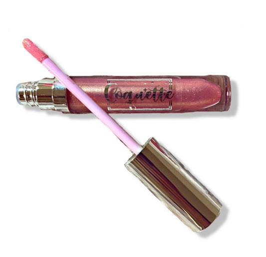 Lip gloss tube with reflective particles of glitter